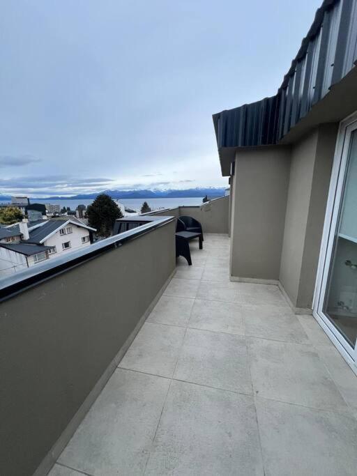 Moderno Departamento Con Vista Al Lago Y Montanas San Carlos de Bariloche Exterior foto